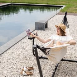 Vita5 Hangmat Met Standaard – 2 Persoons – Incl. Bekerhouder – 205kg Draaggewicht – Beige/Wit 17 Vita5 Hangmat Met Standaard – 2 Persoons – Incl. Bekerhouder – 205kg Draaggewicht – Beige/Wit -Tuinmeubel Winkel 1200x1200 1007