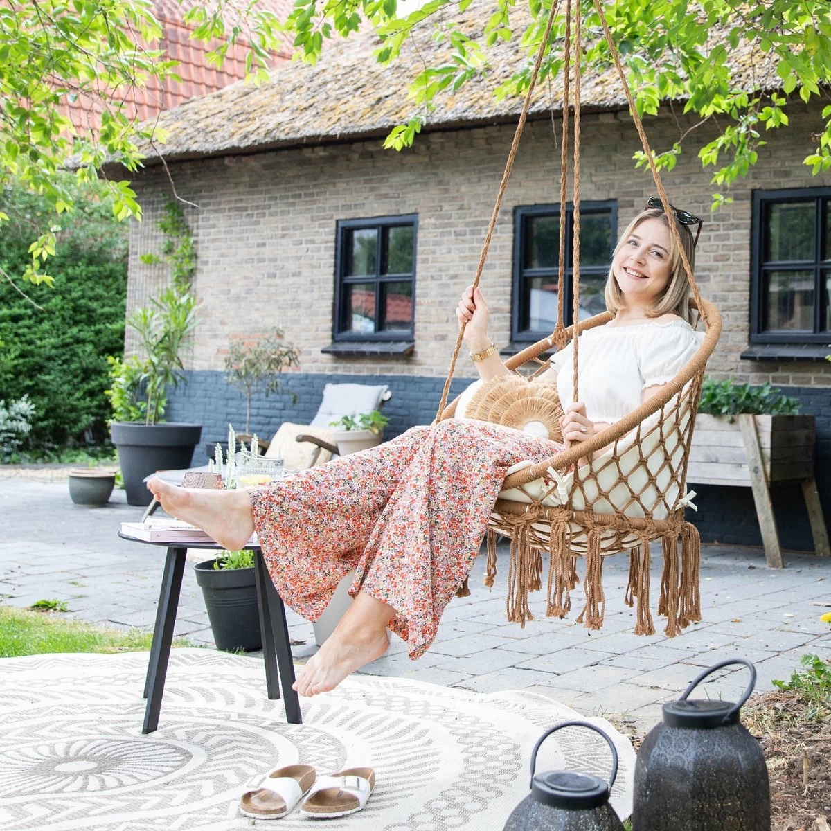 Vita5 Macramé Hangstoel - Voor Binnen En Buiten - Zonder Standaard - Incl. Kussen, Boekenvak En Beschermhoes - Tot 150kg - Bruin/Beige 10 Vita5 Macramé Hangstoel - Voor Binnen En Buiten - Zonder Standaard - Incl. Kussen, Boekenvak En Beschermhoes - Tot 150kg - Bruin/Beige - Afbeelding 10