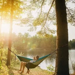 Kanyon Hangmat - Incl. Karabijnhaken En Riemen - Licht Parachutestof - 260 X 140 Cm - Tot 200kg - Groen/Khaki -Tuinmeubel Winkel 1200x1200 976