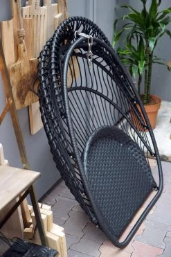 Merkloos Hangstoel Norway - Zwart Wicker & Touw Luxe Egg Hangstoel Met Dikke Antraciete Kussens Met Frame - Inklapbare Basket -Tuinmeubel Winkel 800x1200 7
